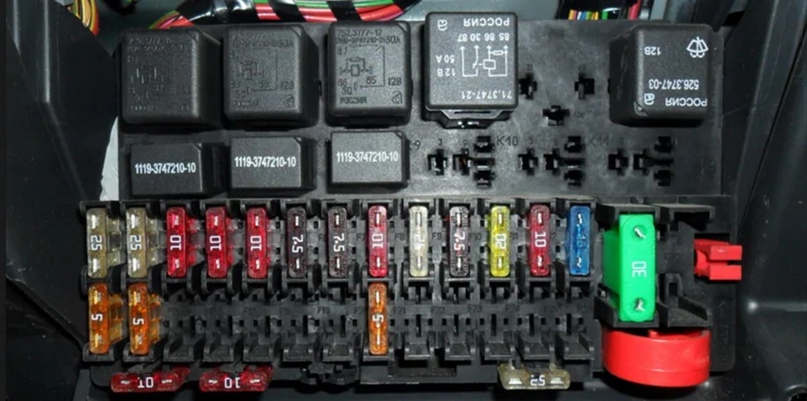 Что такое блок предохранителей автомобиля и зачем он нужен?