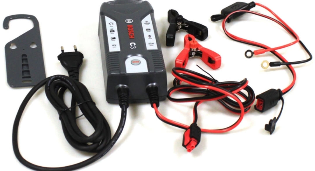 Зарядний пристрій  BOSCH  C3  (3.8A/12V; 0.8A/6V; до 120 Ah; AGM)